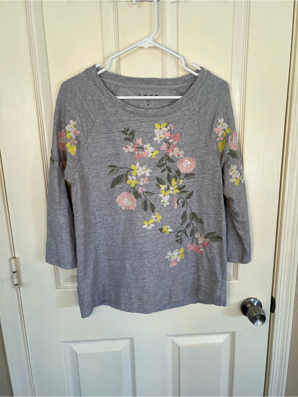 LOFT Gray Floral Embroidered Sweatshirt Top Medium 3/4 Sleeve - Picture 8 of 10